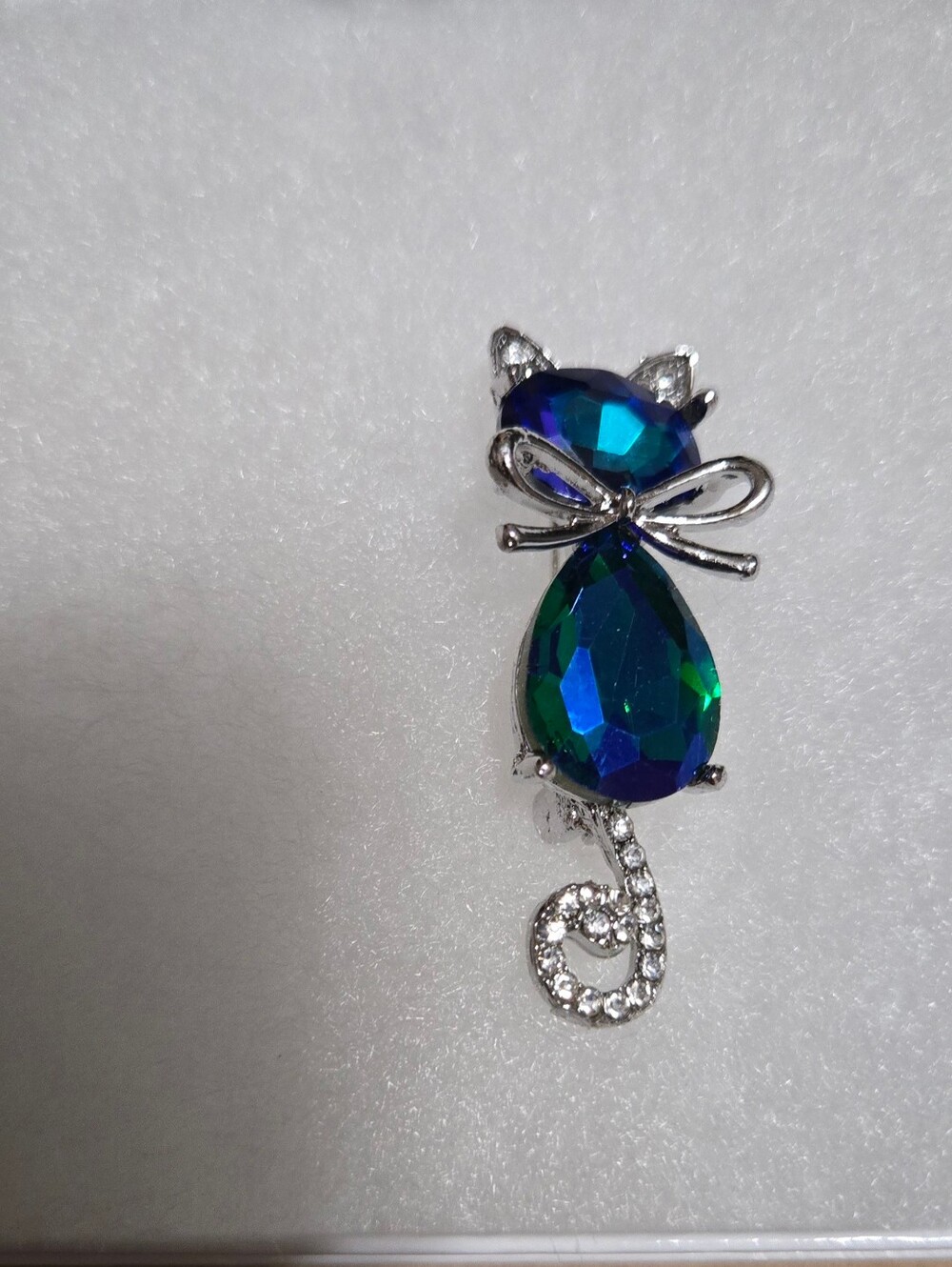 Cat Shaped Crystal Brooch in Blue-Green